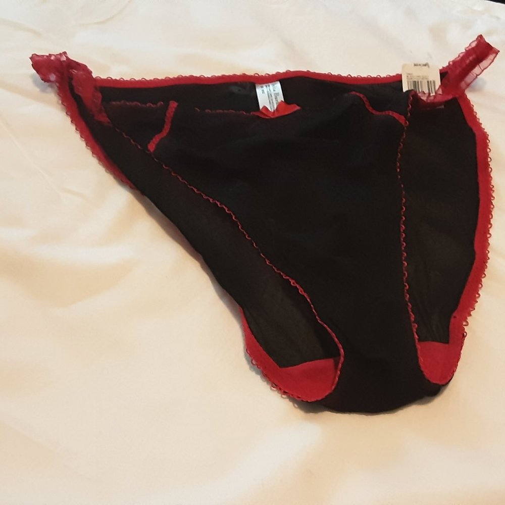 New with Tag Delta Burke Underwear Black and Red size 9 2xl